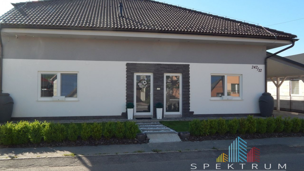 EXKLUZÍVNE-SPEKTRUM REALITY- Na Predaj Novostavba  rodinný dom 380 m2, Nováky, okres Prievidza