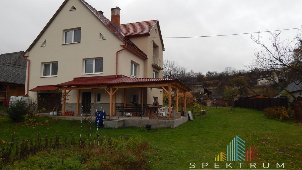 SPEKTRUM REALITY- Na Predaj komplet prerobený rodinný dom s pozemkom 1876 m2, Dlžín, okres Prievidza