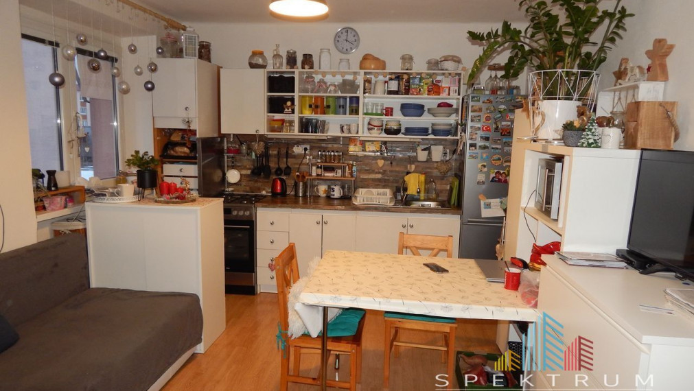 SPEKTRUM REALITY- Na Predaj 1-izbový byt, 50 m2 s balkónom, okres Žiar Nad Hronom