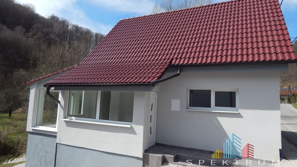 SPEKTRUM REALITY- Na Predaj rodinný dom / chalupa s pozemkom 602 m2, obec Chvojnica, okres Prievidza