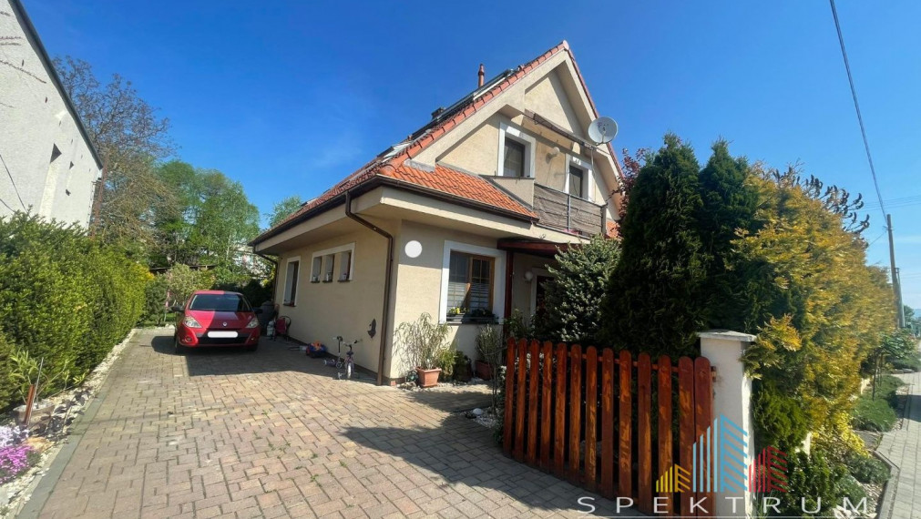 Veľké Chlievany - na predaj dvojposchodový 5 izbový rodinný dom s terasou