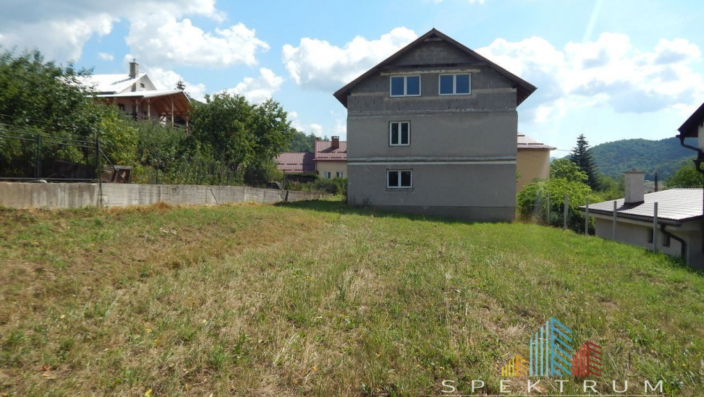 EXKLUZÍVNE-SPEKTRUM REALITY- Na predaj  7-izbový rodinný dom s pozemkom  1109 m2, Valaská Bela, okres Prievidza