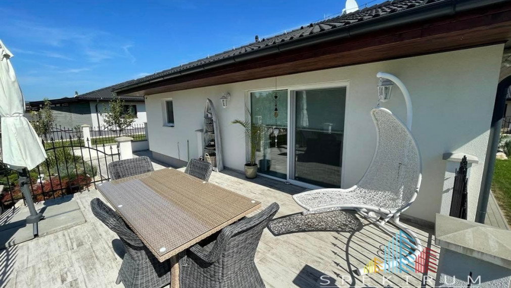Exkluzívne na predaj luxusný 4i rodinný dom v obci Dežerice, poz. 909m2