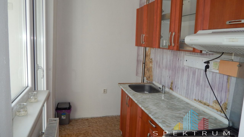 SPEKTRUM REALITY-Na Predaj 1-izbový byt 38 m2  s loggiou, Handlová, ul. Mostná