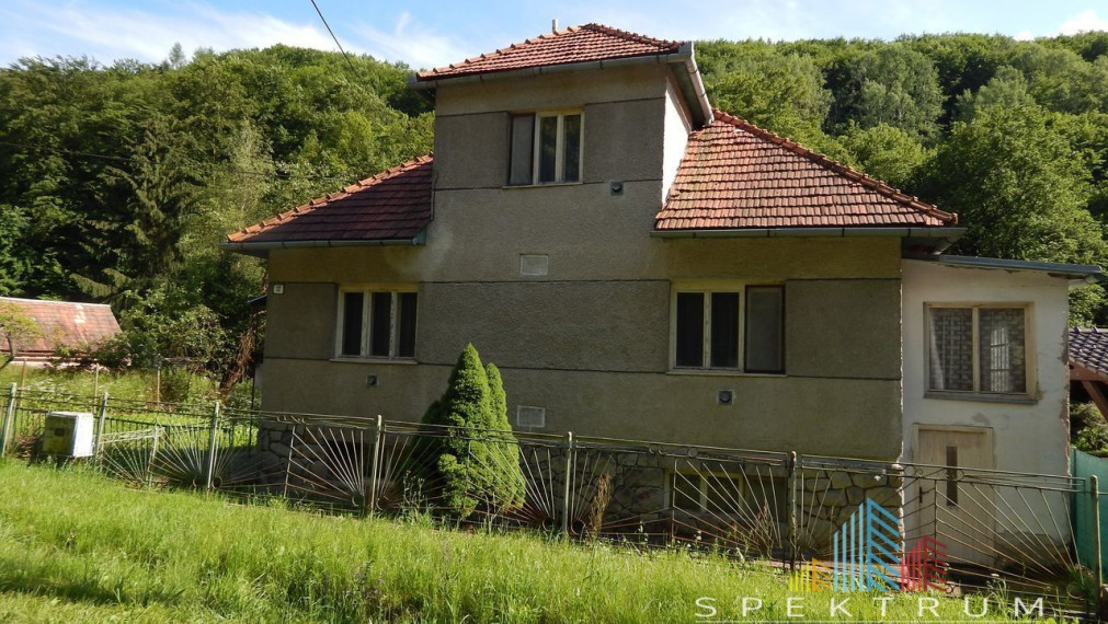 PREDANÉ-EXKLUZÍVNE- SPEKTRUM REALITY- Na predaj rodinný dom 994 m2, Sklené Teplice, okres Žiar nad Hronom