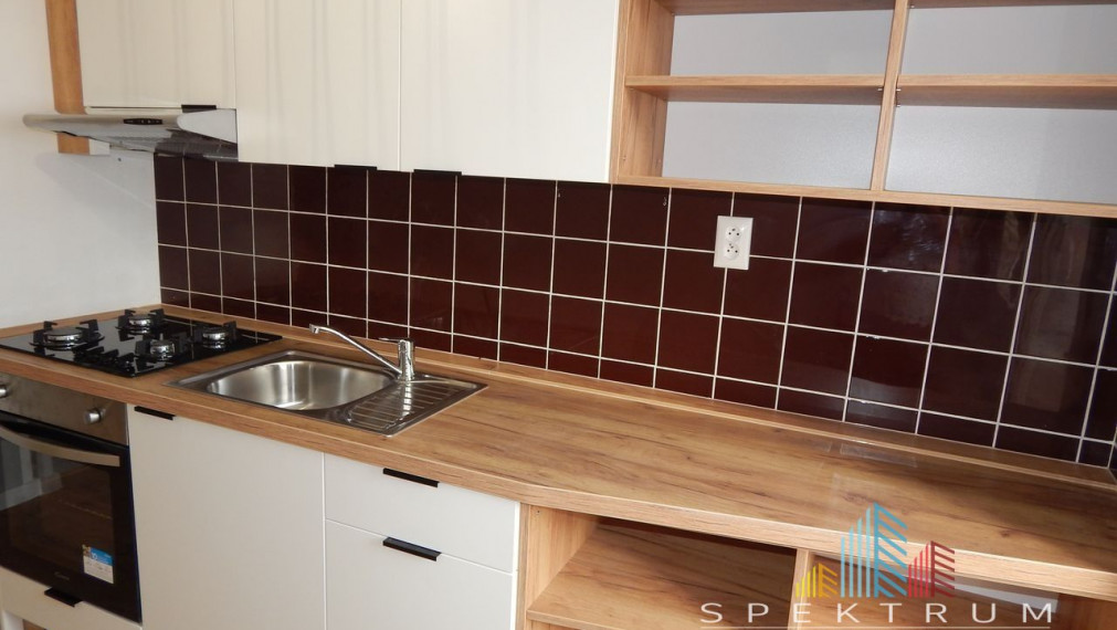 REZERVOVANÉ-SPEKTRUM REALITY- Na Predaj 2-izbový byt, 50 m2, s loggiou, okres Žiar Nad Hronom