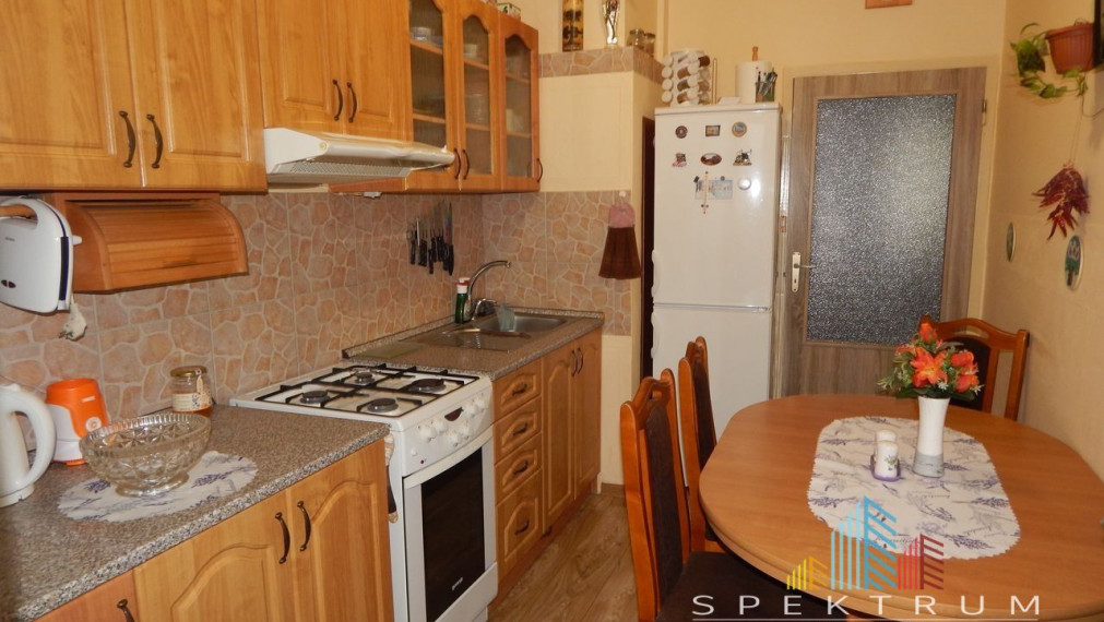 EXKLUZÍVNE- SPEKTRUM REALITY- Na Predaj 3-izbový byt, 63.58 m2 s loggiou, Handlová