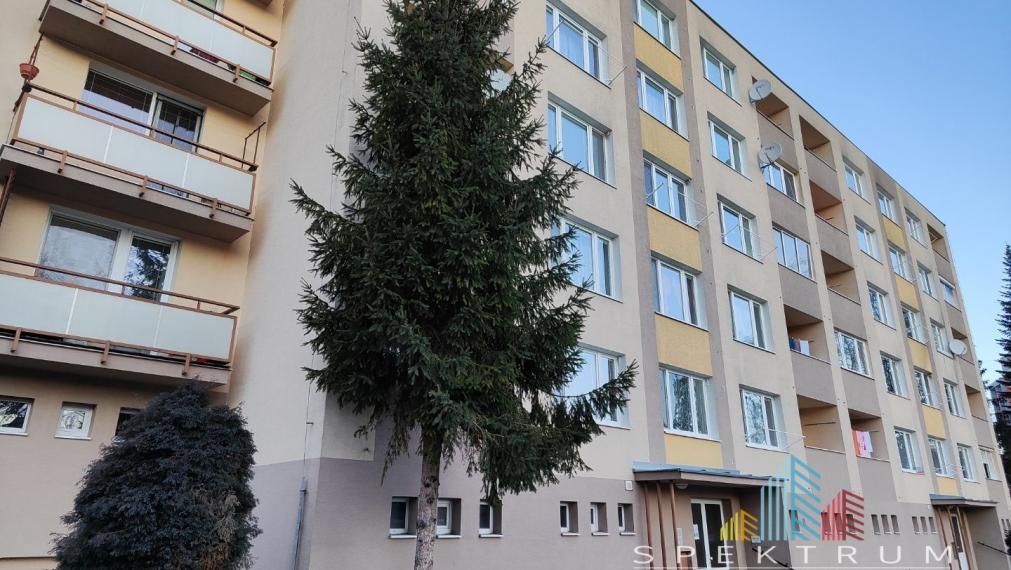 SPEKTRUM REALITY- Na Predaj 3-izbový byt, 83.7 m2 / balkón + loggia, Handlová, ul. Morovnianská cesta