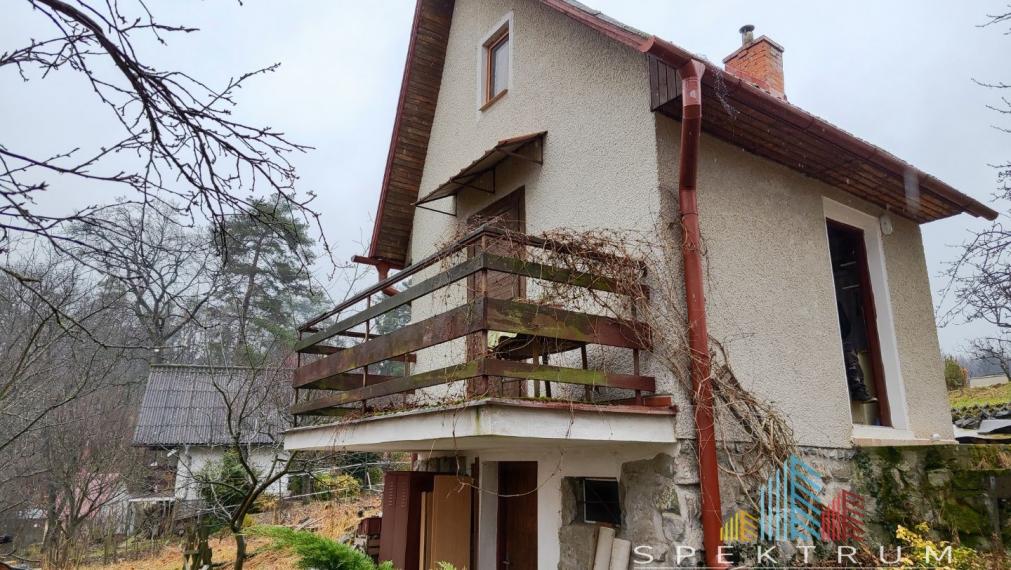 EXKLUZÍVNE- SPEKTRUM REALITY- Na Predaj murovaná chatka s pozemkom 468 m2, záhradkárska osada ,, Púšť " okres Prievidza