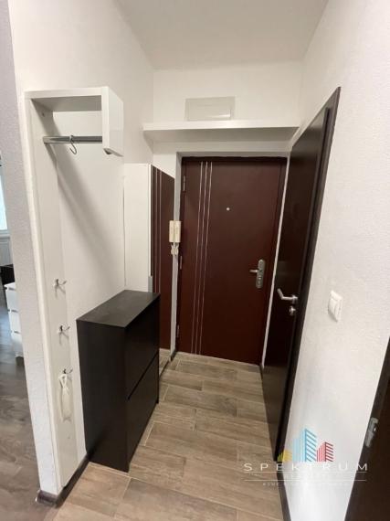 Rezervované...Na prenájom 2 izb. byt Bánovce n/B s loggiou