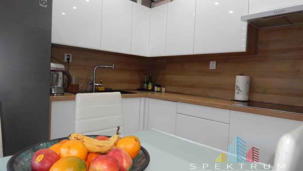 SPEKTRUM REALITY- Na Predaj 3-izbový veľkometrážny byt, 80 m2, dva balkóny, Handlová, okres Prievidza