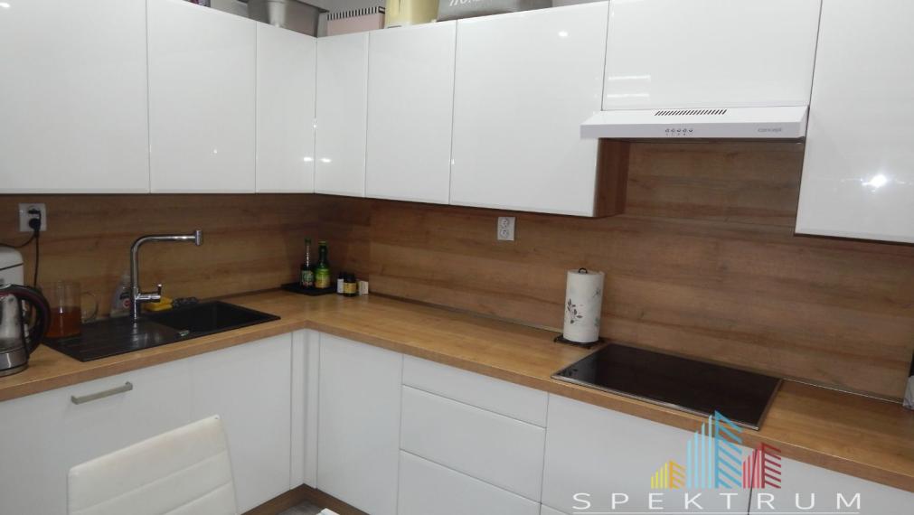 SPEKTRUM REALITY- Na Predaj 3-izbový veľkometrážny byt, 80 m2, dva balkóny, Handlová, okres Prievidza