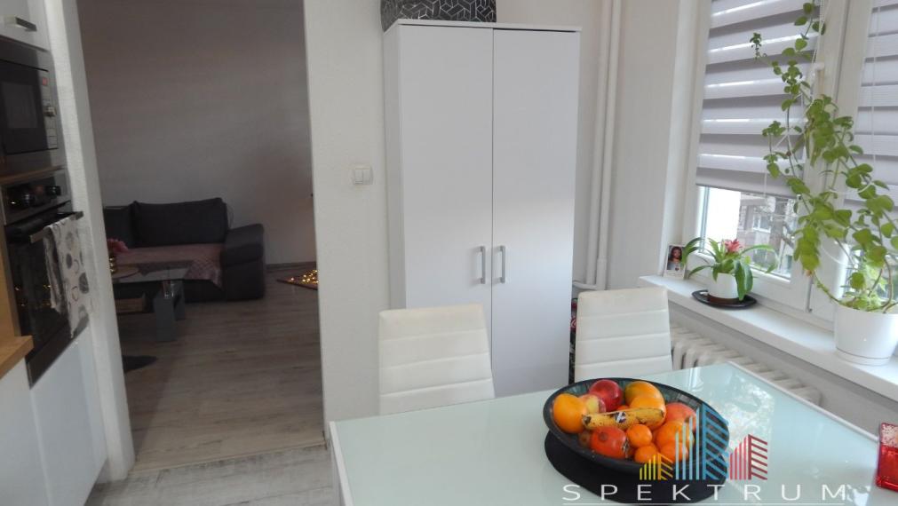 SPEKTRUM REALITY- Na Predaj 3-izbový veľkometrážny byt, 80 m2, dva balkóny, Handlová, okres Prievidza