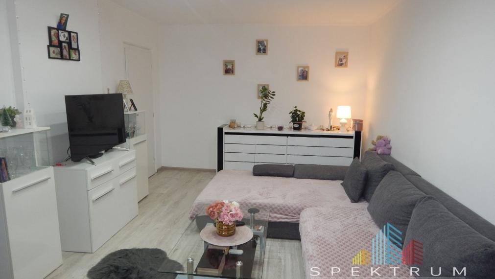 SPEKTRUM REALITY- Na Predaj 3-izbový veľkometrážny byt, 80 m2, dva balkóny, Handlová, okres Prievidza