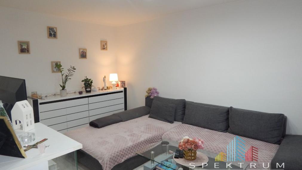 SPEKTRUM REALITY- Na Predaj 3-izbový veľkometrážny byt, 80 m2, dva balkóny, Handlová, okres Prievidza