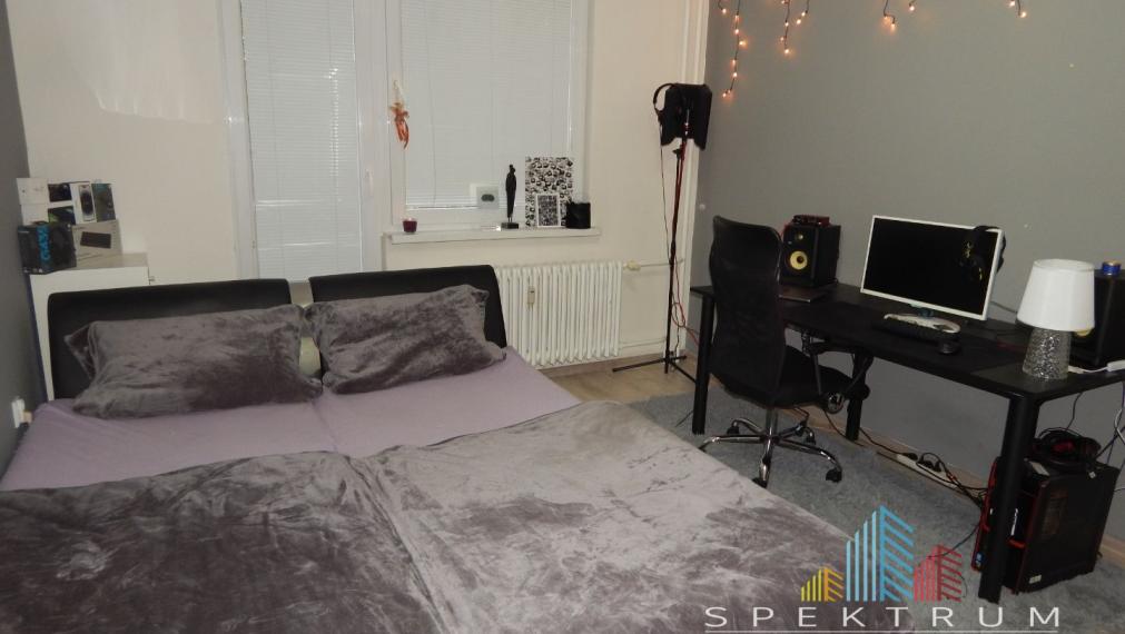 SPEKTRUM REALITY- Na Predaj 3-izbový veľkometrážny byt, 80 m2, dva balkóny, Handlová, okres Prievidza