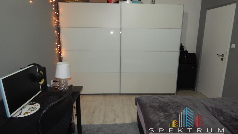 SPEKTRUM REALITY- Na Predaj 3-izbový veľkometrážny byt, 80 m2, dva balkóny, Handlová, okres Prievidza