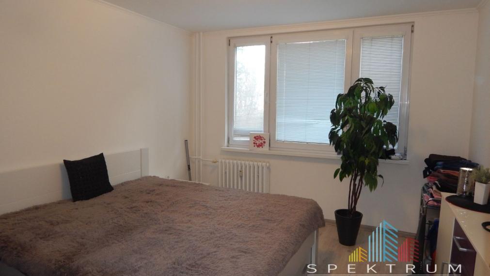 SPEKTRUM REALITY- Na Predaj 3-izbový veľkometrážny byt, 80 m2, dva balkóny, Handlová, okres Prievidza