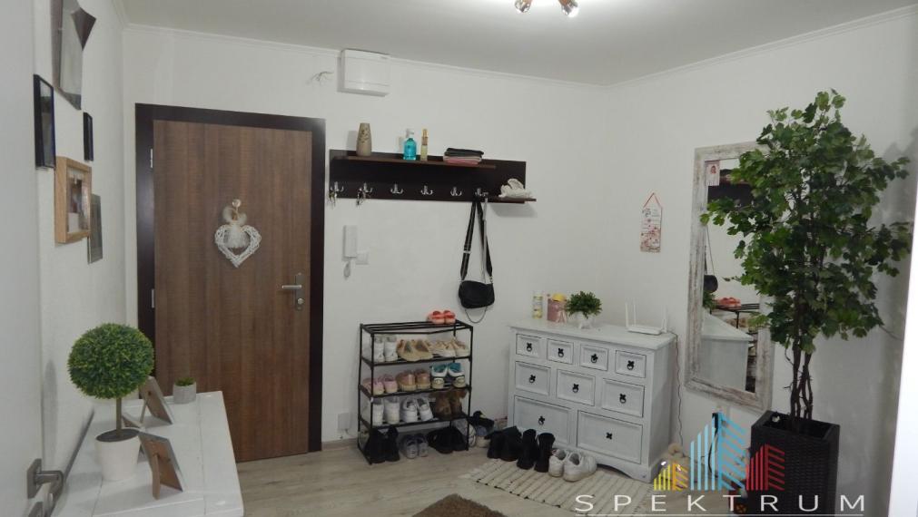 SPEKTRUM REALITY- Na Predaj 3-izbový veľkometrážny byt, 80 m2, dva balkóny, Handlová, okres Prievidza