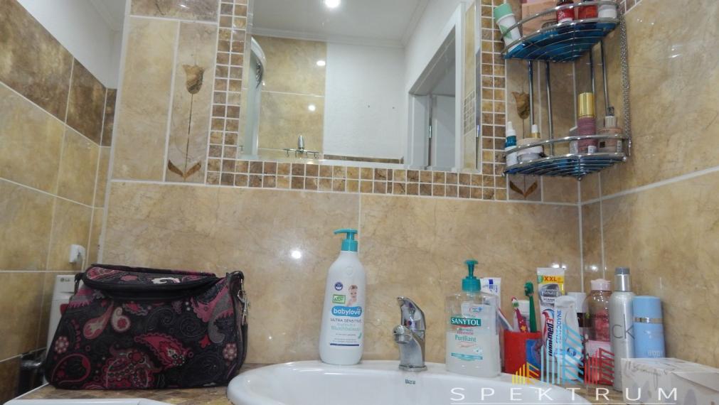 SPEKTRUM REALITY- Na Predaj 3-izbový veľkometrážny byt, 80 m2, dva balkóny, Handlová, okres Prievidza