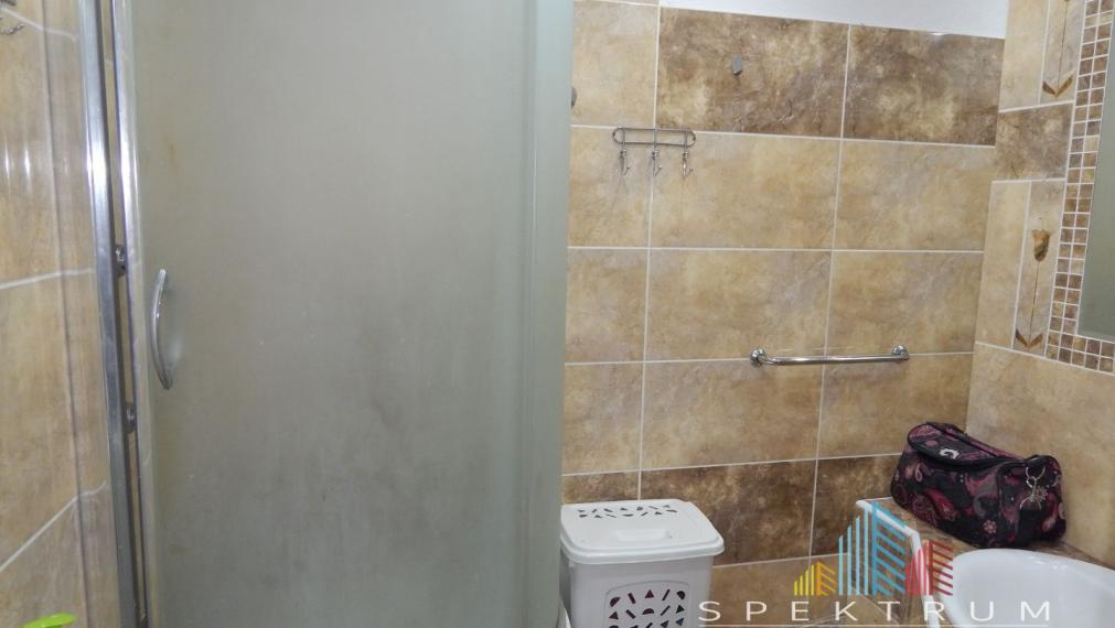 SPEKTRUM REALITY- Na Predaj 3-izbový veľkometrážny byt, 80 m2, dva balkóny, Handlová, okres Prievidza