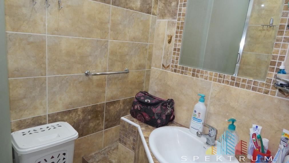 SPEKTRUM REALITY- Na Predaj 3-izbový veľkometrážny byt, 80 m2, dva balkóny, Handlová, okres Prievidza