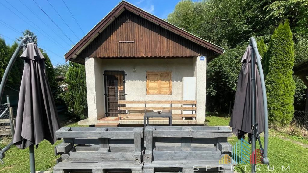 Nová cena ...Exkluzívne na predaj murovaná chatka s poz. 370m2 - Bánovce n/B - ,,Nemcov jarok ,,