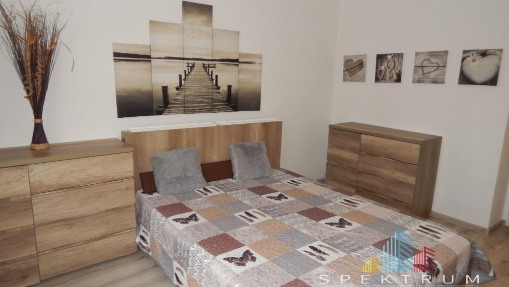 EXKLUZÍVNE-SPEKTRUM REALITY- Na Predaj komplet rekonštruovaný, zariadený  2- izbový byt, 62.8 m2, Handlová, 29.Augusta