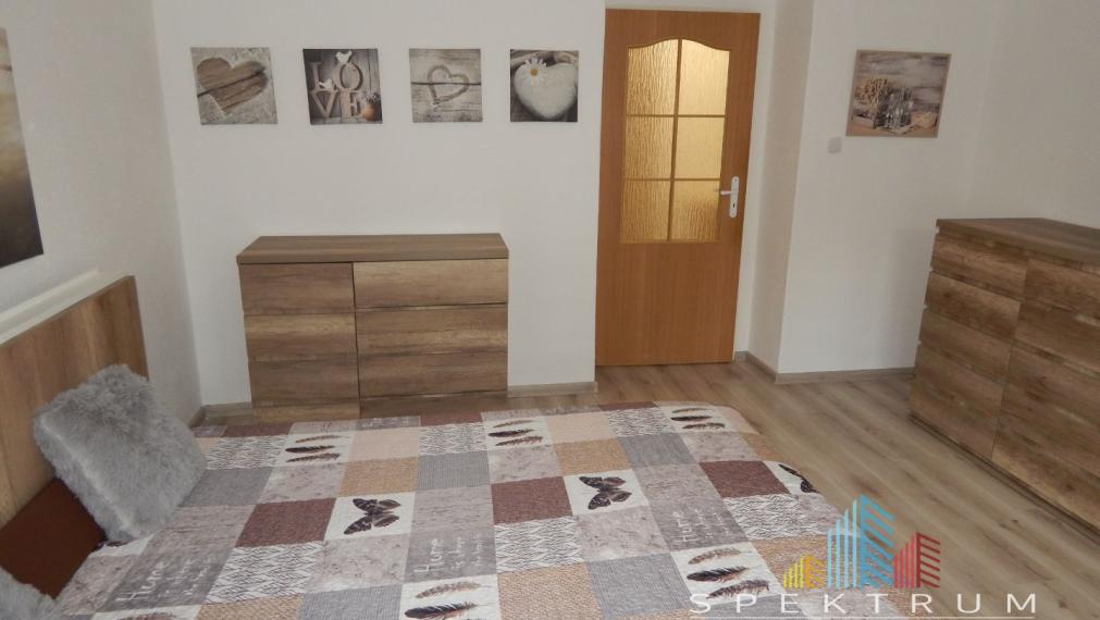 EXKLUZÍVNE-SPEKTRUM REALITY- Na Predaj komplet rekonštruovaný, zariadený  2- izbový byt, 62.8 m2, Handlová, 29.Augusta