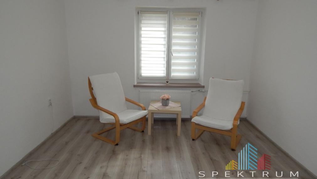 EXKLUZÍVNE-SPEKTRUM REALITY- Na Predaj komplet rekonštruovaný, zariadený  2- izbový byt, 62.8 m2, Handlová, 29.Augusta