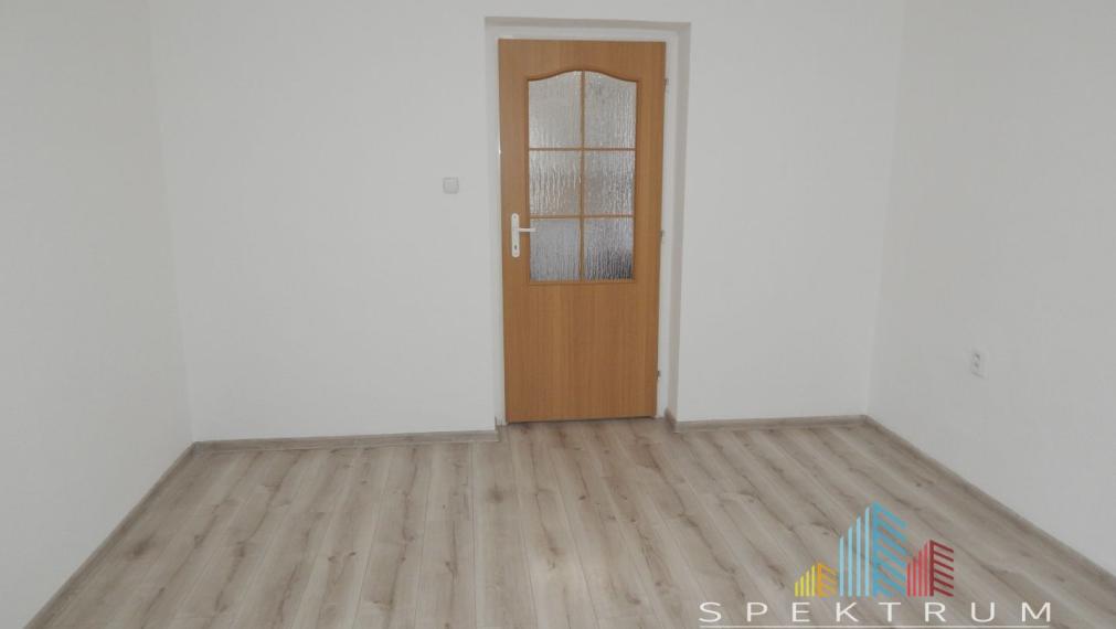 EXKLUZÍVNE-SPEKTRUM REALITY- Na Predaj komplet rekonštruovaný, zariadený  2- izbový byt, 62.8 m2, Handlová, 29.Augusta