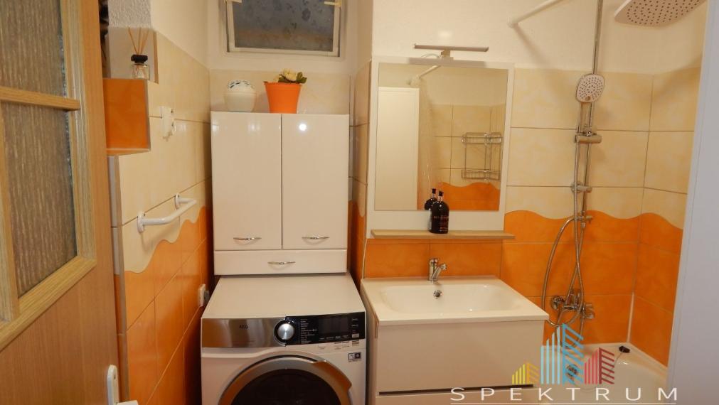 EXKLUZÍVNE-SPEKTRUM REALITY- Na Predaj komplet rekonštruovaný, zariadený  2- izbový byt, 62.8 m2, Handlová, 29.Augusta