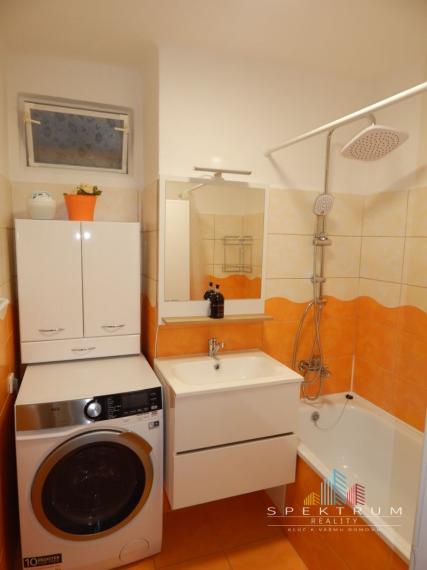 EXKLUZÍVNE-SPEKTRUM REALITY- Na Predaj komplet rekonštruovaný, zariadený  2- izbový byt, 62.8 m2, Handlová, 29.Augusta