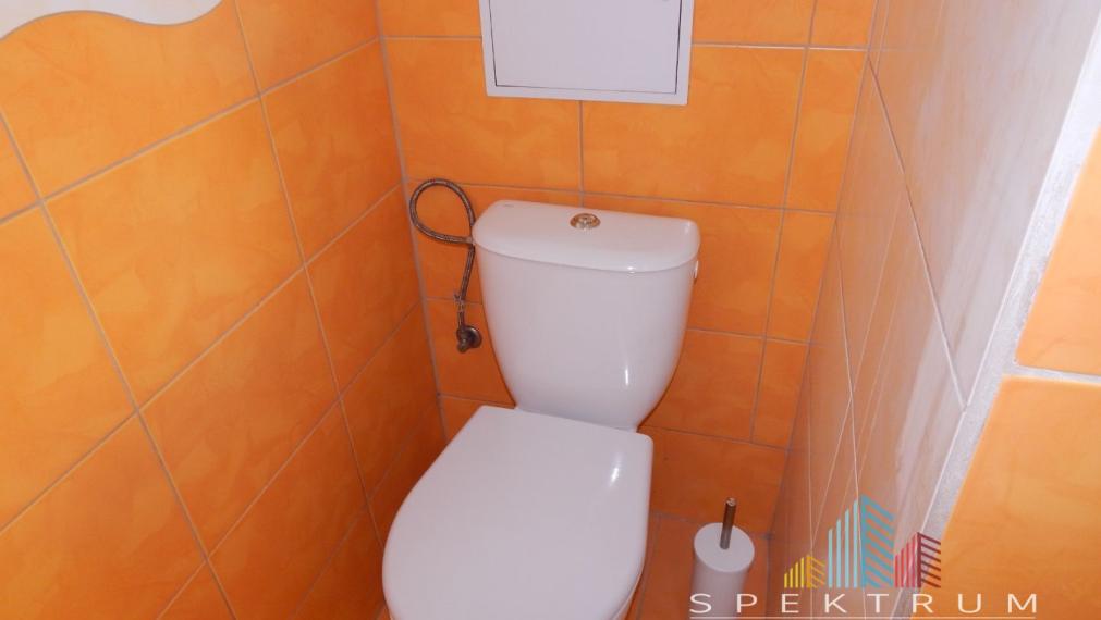 EXKLUZÍVNE-SPEKTRUM REALITY- Na Predaj komplet rekonštruovaný, zariadený  2- izbový byt, 62.8 m2, Handlová, 29.Augusta