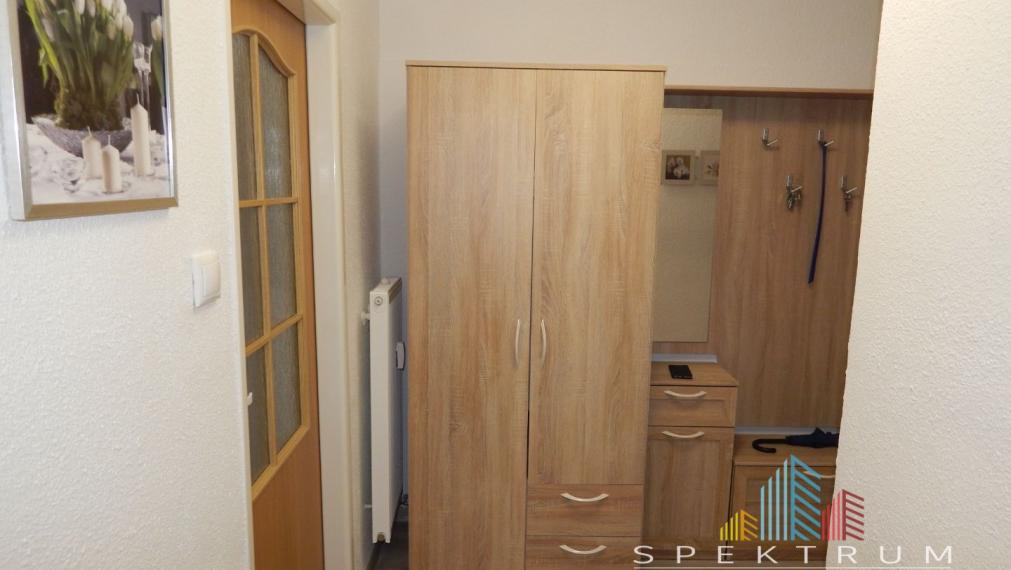 EXKLUZÍVNE-SPEKTRUM REALITY- Na Predaj komplet rekonštruovaný, zariadený  2- izbový byt, 62.8 m2, Handlová, 29.Augusta