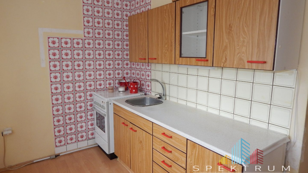 EXKLUZÍVNE- SPEKTRUM REALITY- Na PREDAJ 3 -izbový byt, 66 m2 s balkónom, Handlová, ul. Partizánska