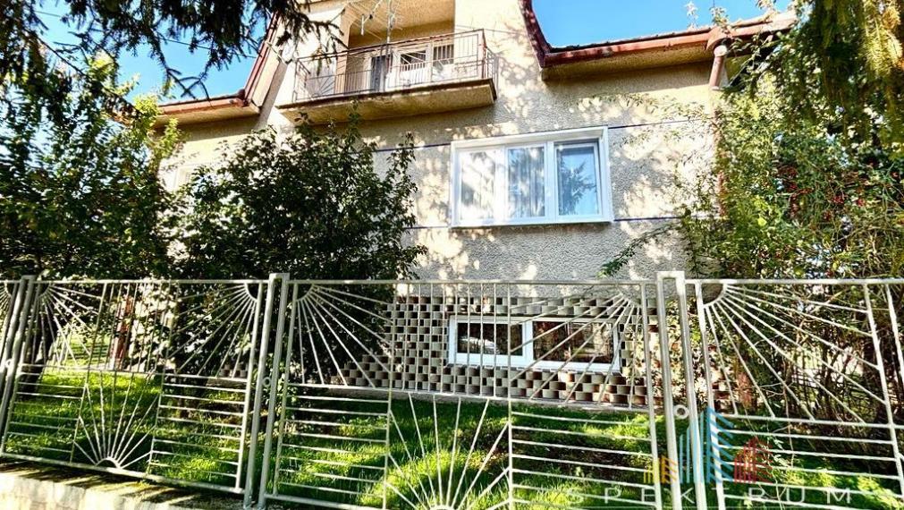 Exkluzívne na predaj zachovalý 3i RD Bánovce n/B-časť Horné Ozorovce , pozemok 800m2