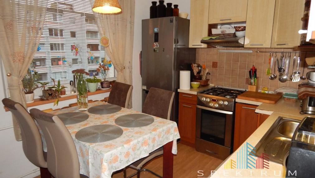 SPEKTRUM REALITY- Na Predaj komplet rekonštruovaný 3-izbový byt, 72 m2 s loggiou, okres Zvolen - sídlisko Tepličky