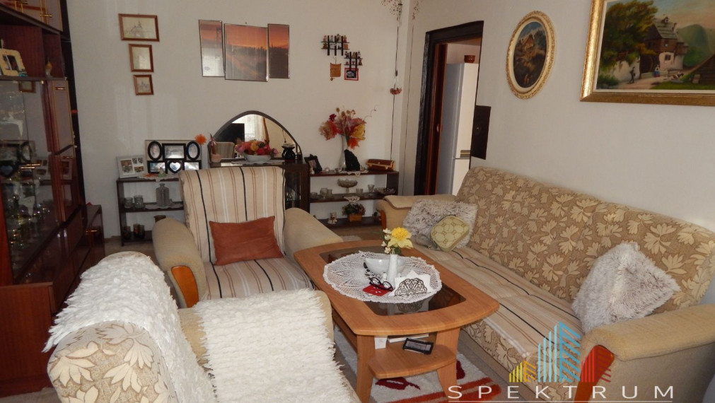 EXKLUZÍVNE- SPEKTRUM REALITY- Na PREDAJ 3 -izbový byt, 66 m2 s balkónom, Handlová, ul. Partizánska