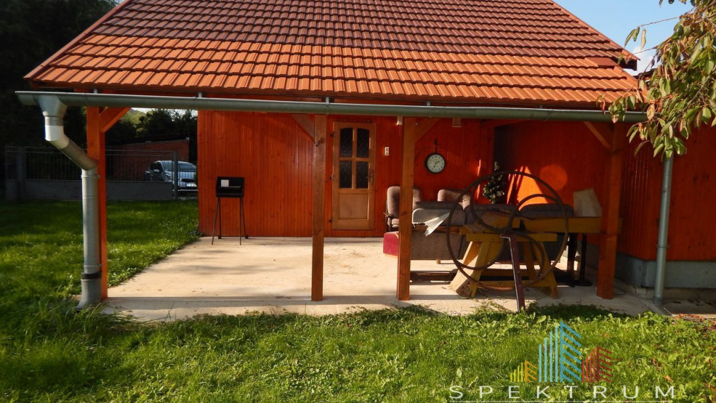 SPEKTRUM REALITY- Na  Predaj  chata s garážou - 301 m2, Tužina, okres Prievidza
