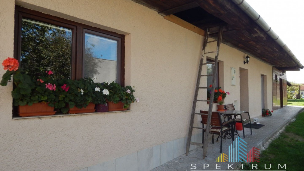 EXKLUZÍVNE- SPEKTRUM REALITY - Na Predaj  2-izbový rodinný dom s pozemkom 196 m2 , Horná Ves, okres Prievidza