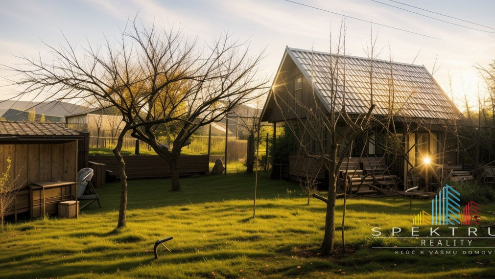 Rezervované  Murovaná chata v Novákoch priamo pri jazere,pozemok 432m2,ovocný sad.