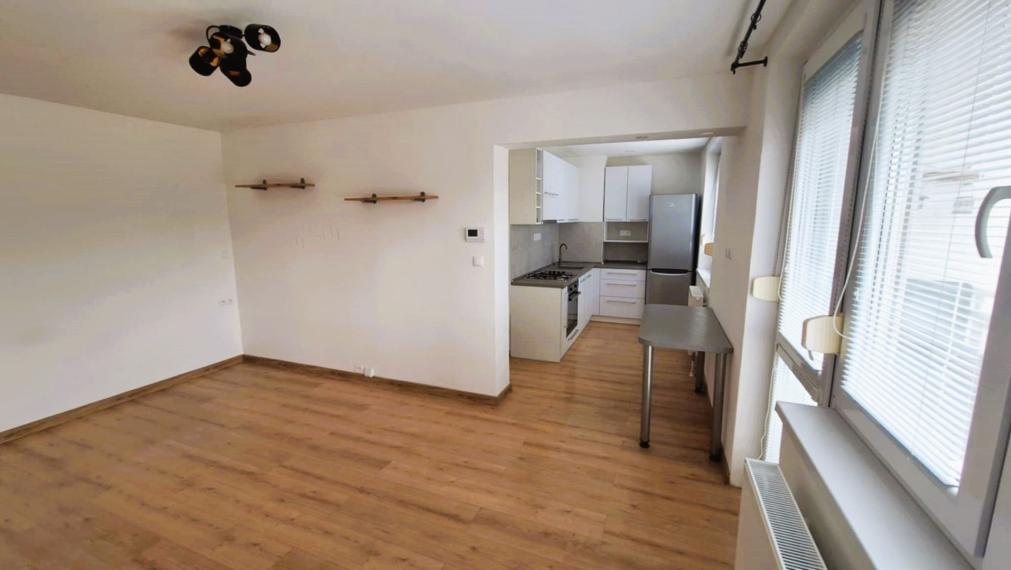 Rezervované...TOP/ Rybany - 2 izbový byt s loggiou a s garážou