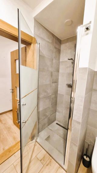 Rezervované...TOP/ Rybany - 2 izbový byt s loggiou a s garážou