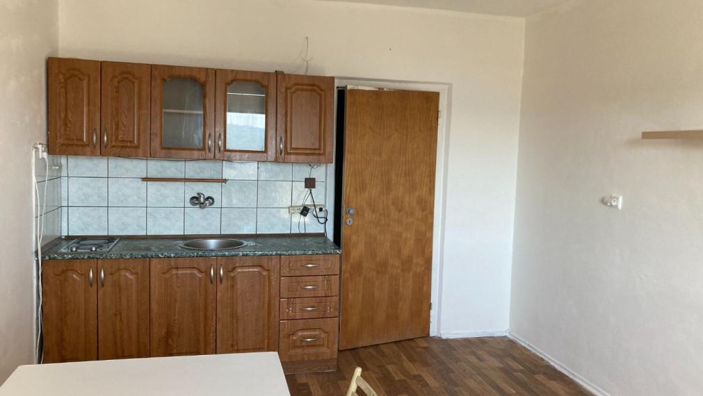 SPEKTRUM REALITY- Na PREDAJ garsónka, 23 m2 s loggiou, okres Žiar nad Hronom