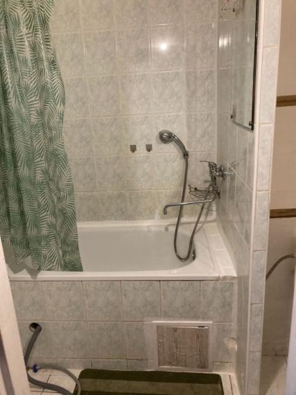 SPEKTRUM REALITY- Na PREDAJ garsónka, 23 m2 s loggiou, okres Žiar nad Hronom