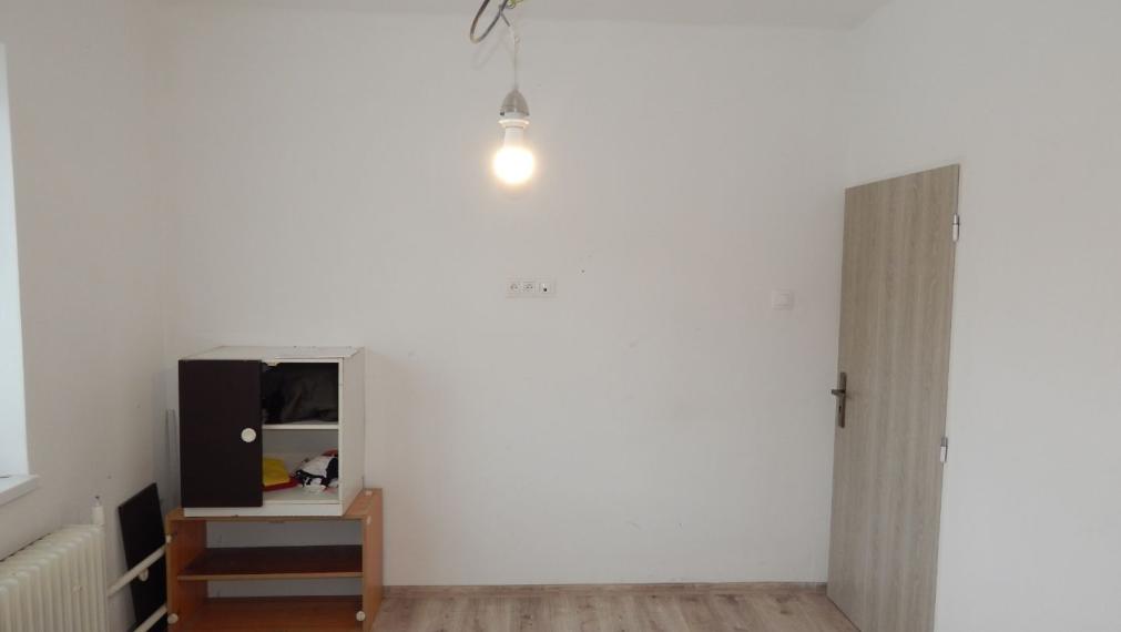 SPEKTRUM REALITY- Na Predaj 4- izbový rodinný dom s pozemkom 1200 m2, Opatovce nad Nitrou, okres Prievidza