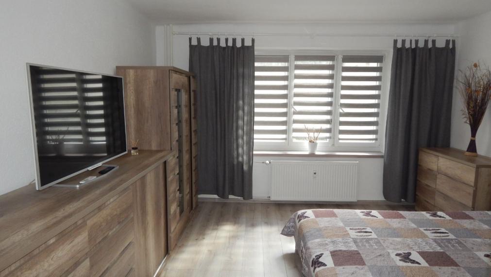 SPEKTRUM REALITY- Na PRENÁJOM komplet rekonštruovaný, zariadený 2- izbový byt, 62.8 m2, Handlová, 29.Augusta