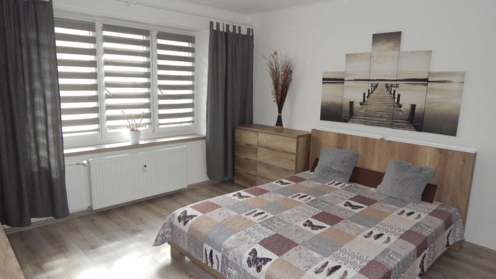 SPEKTRUM REALITY- Na PRENÁJOM komplet rekonštruovaný, zariadený 2- izbový byt, 62.8 m2, Handlová, 29.Augusta