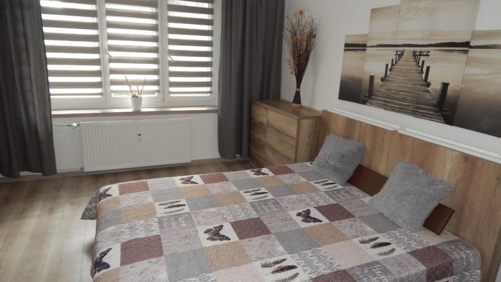 SPEKTRUM REALITY- Na PRENÁJOM komplet rekonštruovaný, zariadený 2- izbový byt, 62.8 m2, Handlová, 29.Augusta